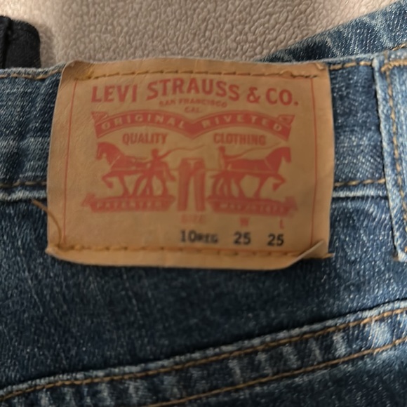 Nice Levi’s - Picture 2 of 5